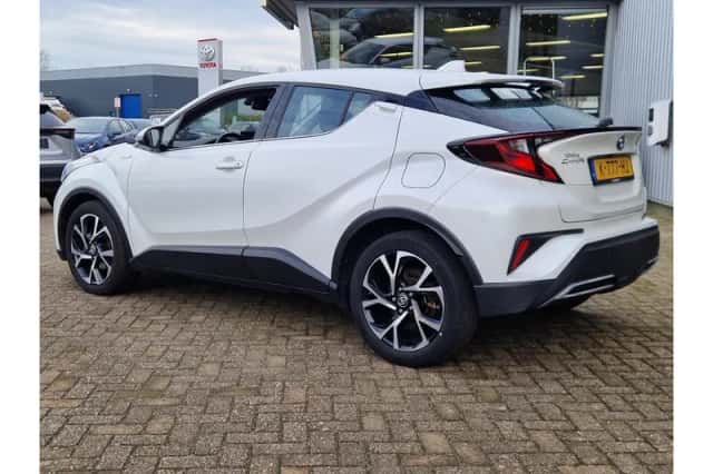 Toyota C-HR (2020) thumbnail 3