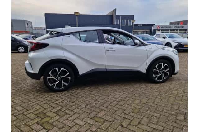 Toyota C-HR (2020) thumbnail 4