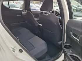 Toyota C-HR (2020) thumbnail 8