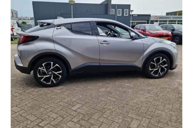 Toyota C-HR (2021) thumbnail 5