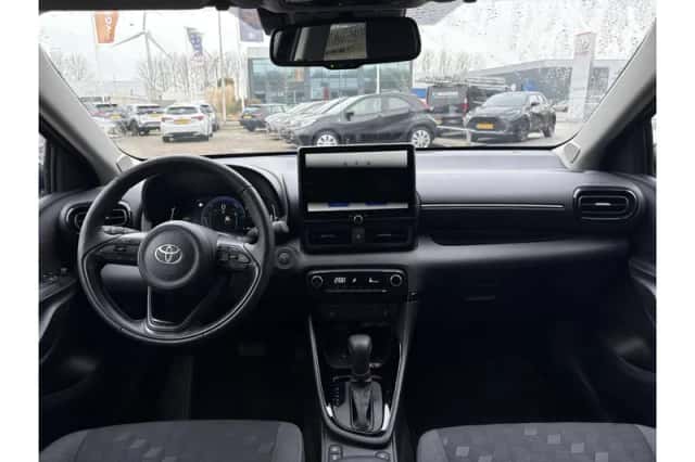 Toyota Yaris (2025) thumbnail 2