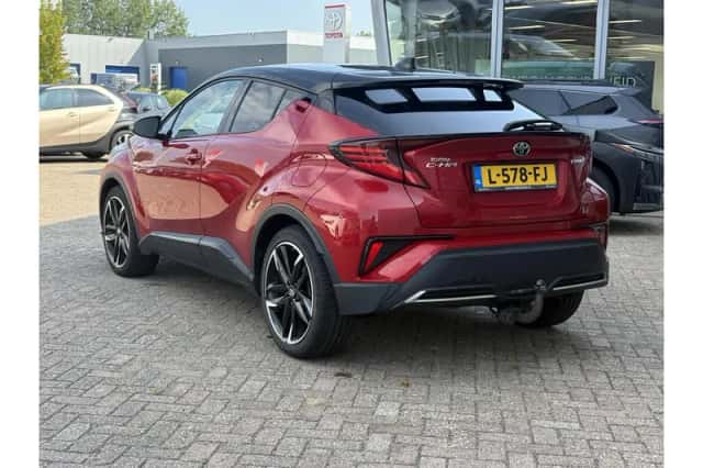 Toyota C-HR (2021) thumbnail 4