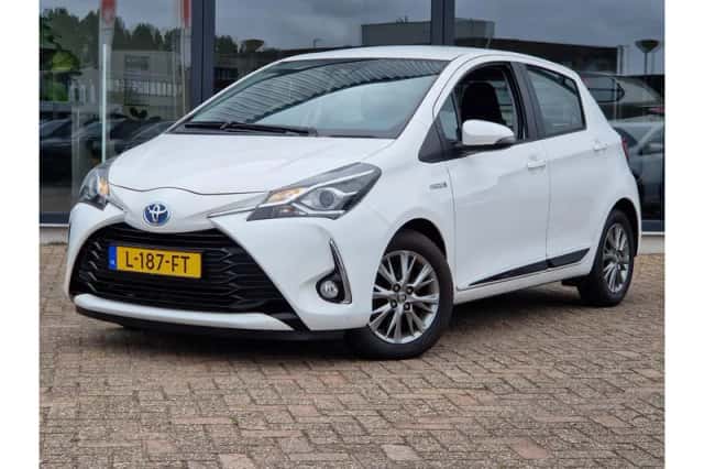 Toyota Yaris (2017) thumbnail 1