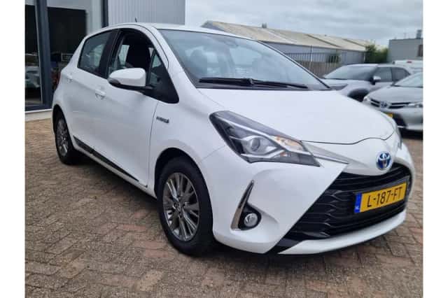 Toyota Yaris (2017) thumbnail 5