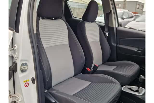Toyota Yaris (2017) thumbnail 6