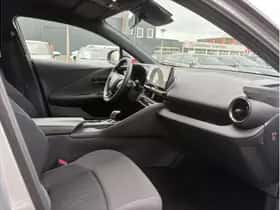 Toyota C-HR (2024) thumbnail 9