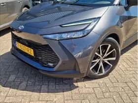 Toyota C-HR (2024) thumbnail 2