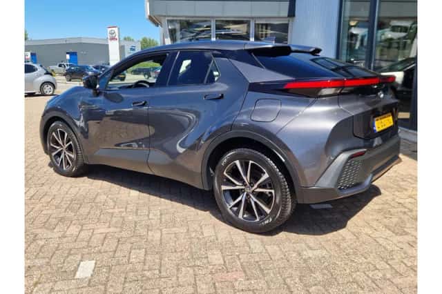 Toyota C-HR (2024) thumbnail 3