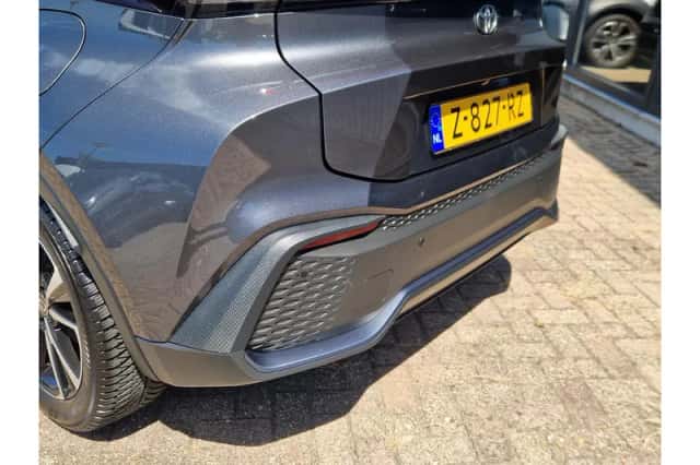 Toyota C-HR (2024) thumbnail 4