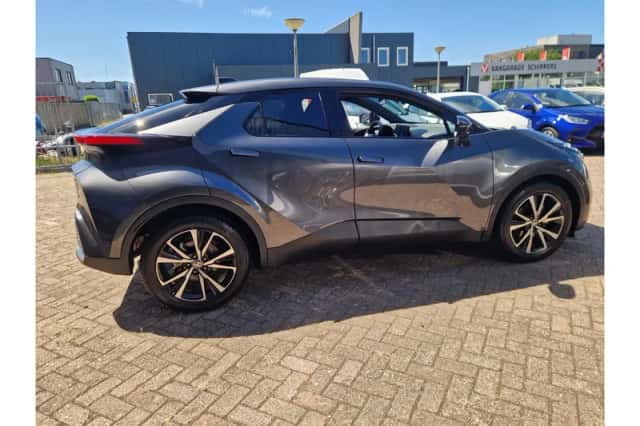 Toyota C-HR (2024) thumbnail 5