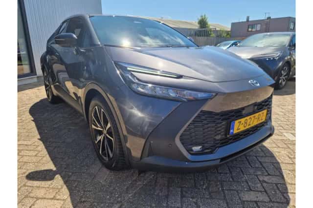 Toyota C-HR (2024) thumbnail 6