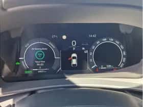 Toyota C-HR (2024) thumbnail 10