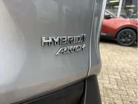 Toyota RAV4 (2021) thumbnail 5