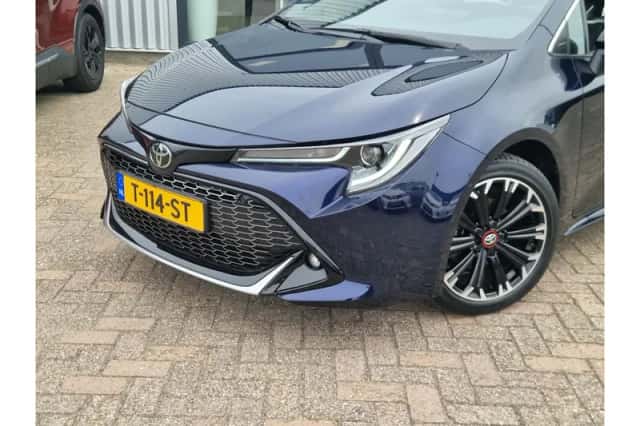 Toyota Corolla (2023) thumbnail 2