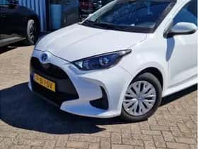 Toyota Yaris (2022) thumbnail 2