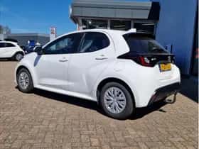 Toyota Yaris (2022) thumbnail 3