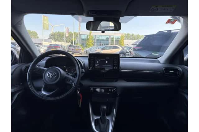 Toyota Yaris (2023) thumbnail 2
