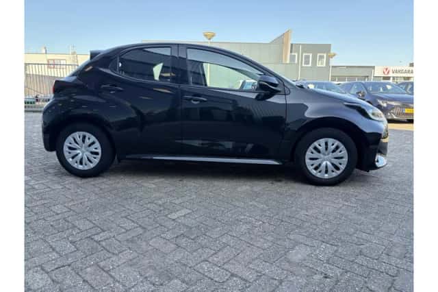 Toyota Yaris (2023) thumbnail 6