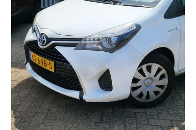 Toyota Yaris (2016) thumbnail 2