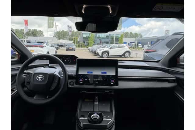 Toyota C-HR+ (2026) thumbnail 2