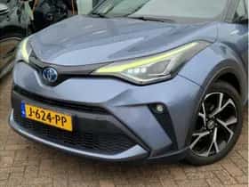 Toyota C-HR (2020) thumbnail 2