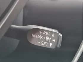 Toyota C-HR (2020) thumbnail 17