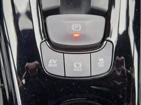 Toyota C-HR (2020) thumbnail 24