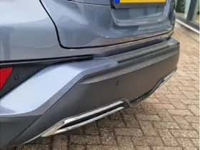 Toyota C-HR (2020) thumbnail 4