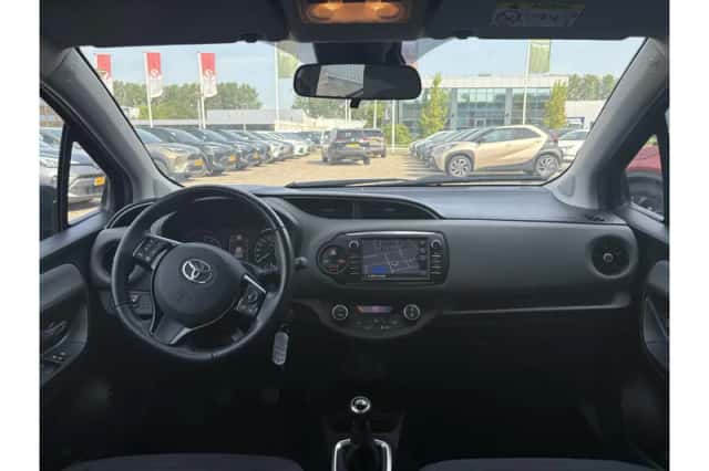 Toyota Yaris (2018) thumbnail 2