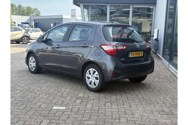 Toyota Yaris (2018) thumbnail 4