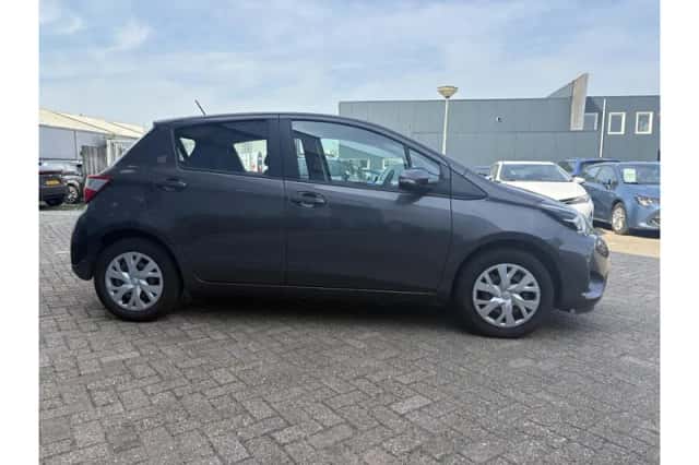 Toyota Yaris (2018) thumbnail 5