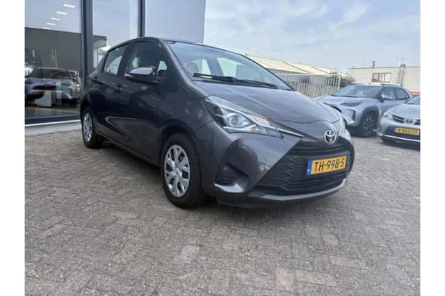 Toyota Yaris (2018) thumbnail 6