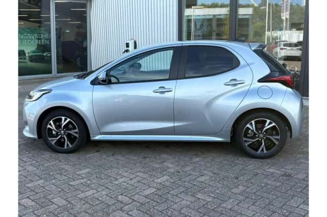Toyota Yaris (2025) thumbnail 4