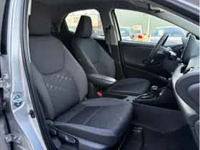 Toyota Yaris (2025) thumbnail 8