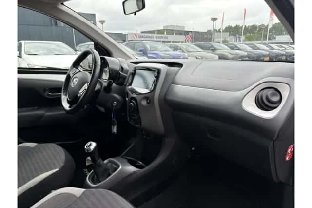 Toyota Aygo (2019) thumbnail 2