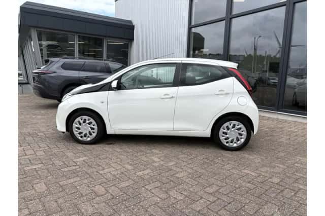 Toyota Aygo (2019) thumbnail 3