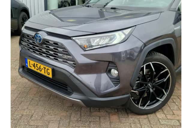 Toyota RAV4 (2019) thumbnail 2