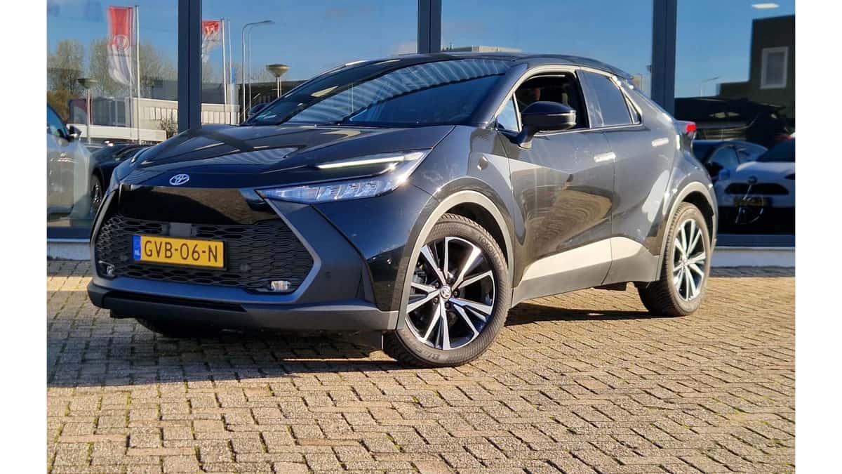 Toyota C-HR (2024) — foto 1