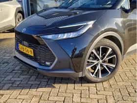Toyota C-HR (2024) thumbnail 2