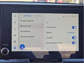 Toyota C-HR (2024) thumbnail 11