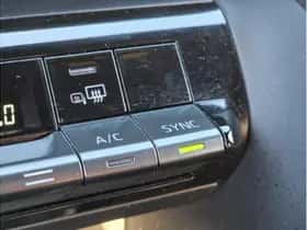 Toyota C-HR (2024) thumbnail 14