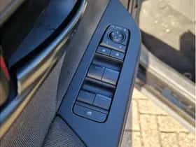 Toyota C-HR (2024) thumbnail 17