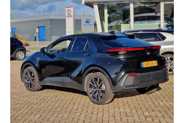 Toyota C-HR (2024) thumbnail 3