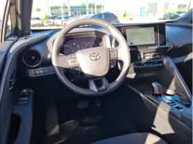 Toyota C-HR (2024) thumbnail 7