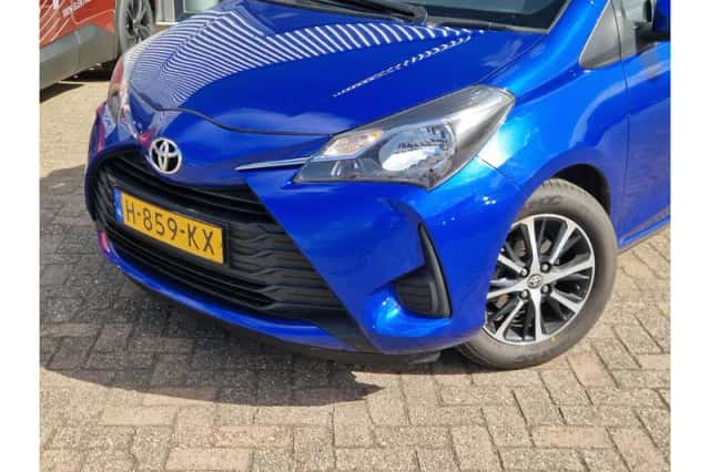 Toyota Yaris (2020) thumbnail 2