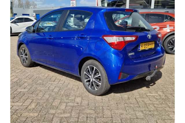 Toyota Yaris (2020) thumbnail 3