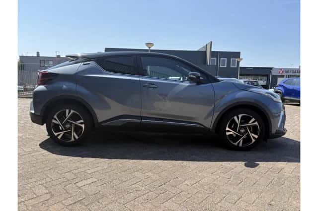 Toyota C-HR (2022) thumbnail 6