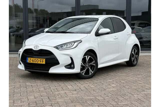 Toyota Yaris (2024) thumbnail 1