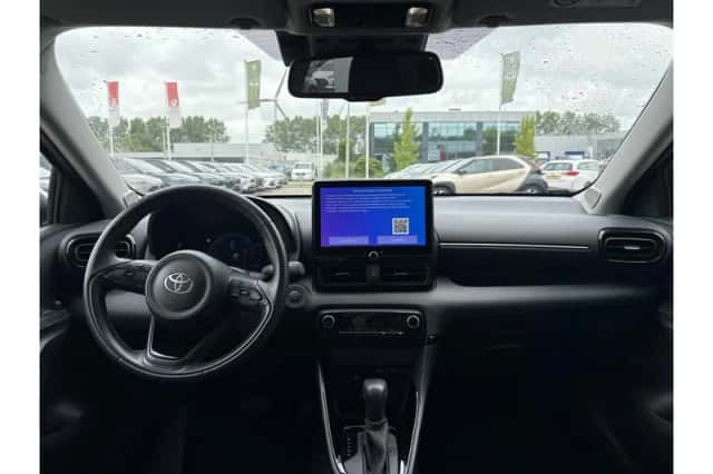 Toyota Yaris (2024) thumbnail 2