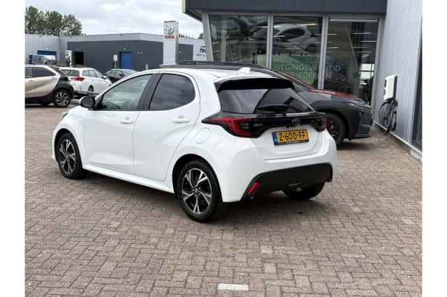 Toyota Yaris (2024) thumbnail 4